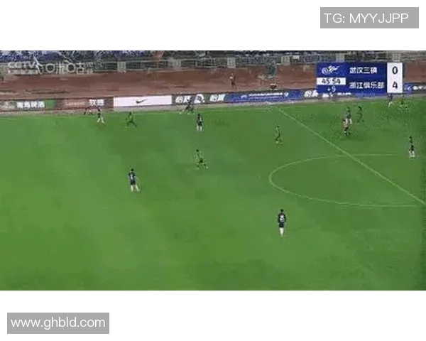 徐彬精彩抢断助力球队逆转青岛西海岸展现出色防守实力 徐彬精彩抢断助力球队逆转青岛西海岸展现出色防守实力