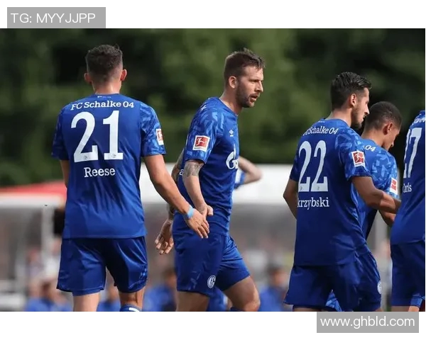 沙尔克04客场狂胜，彻底压垮弗赛堡，展现强大实力